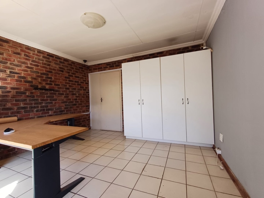 6 Bedroom Property for Sale in Randlespark North West